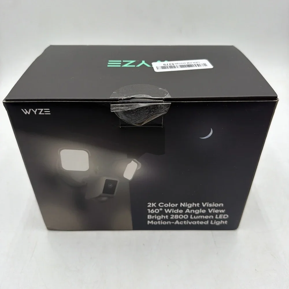 Wyze Cam Floodlight V2 Motion-Activated 2K HD Color Night Vision Camera